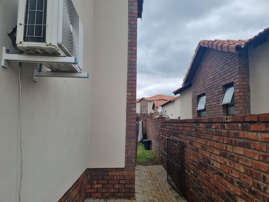 3 Bedroom Property for Sale in Waterval East North West